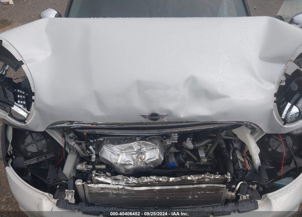 2011 MINI COOPER VIN: WMWSU3C58BTX96923