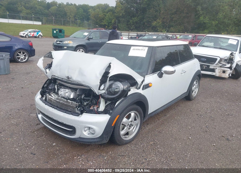 2011 MINI COOPER VIN: WMWSU3C58BTX96923
