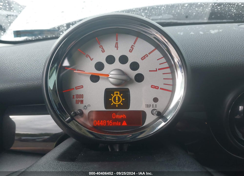 2011 MINI COOPER VIN: WMWSU3C58BTX96923