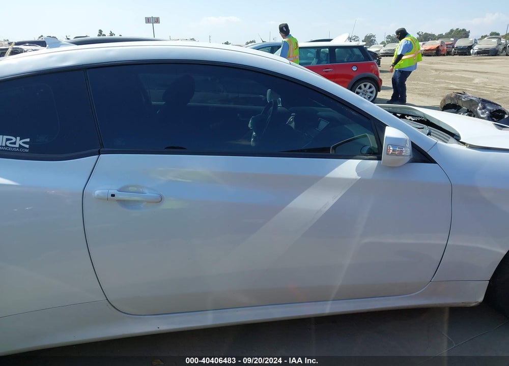 2016 HYUNDAI GENESIS 3.8 BASE VIN: KMHHT6KJ5GU131183