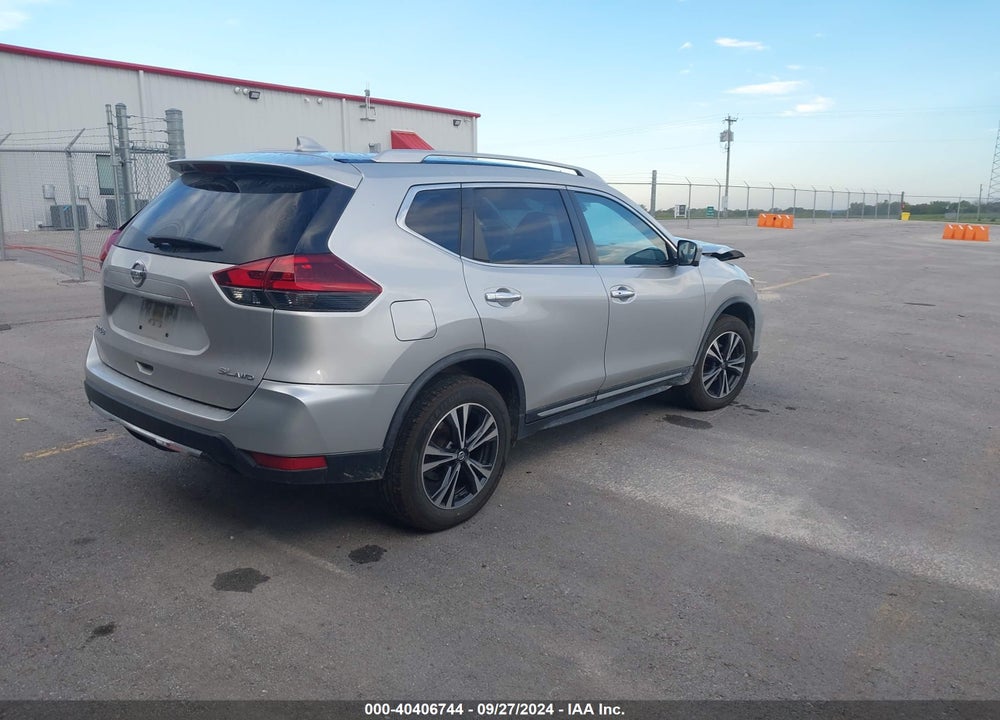 2018 NISSAN ROGUE VIN: JN8AT2MV1JW317611