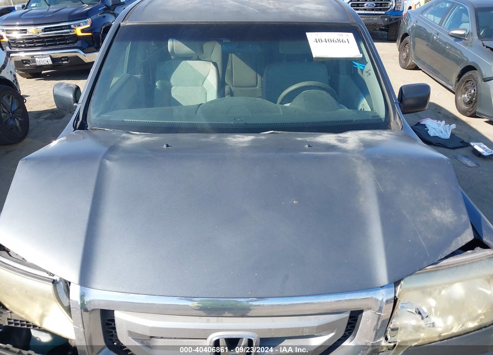 2011 HONDA PILOT LX VIN: 5FNYF3H27BB005063