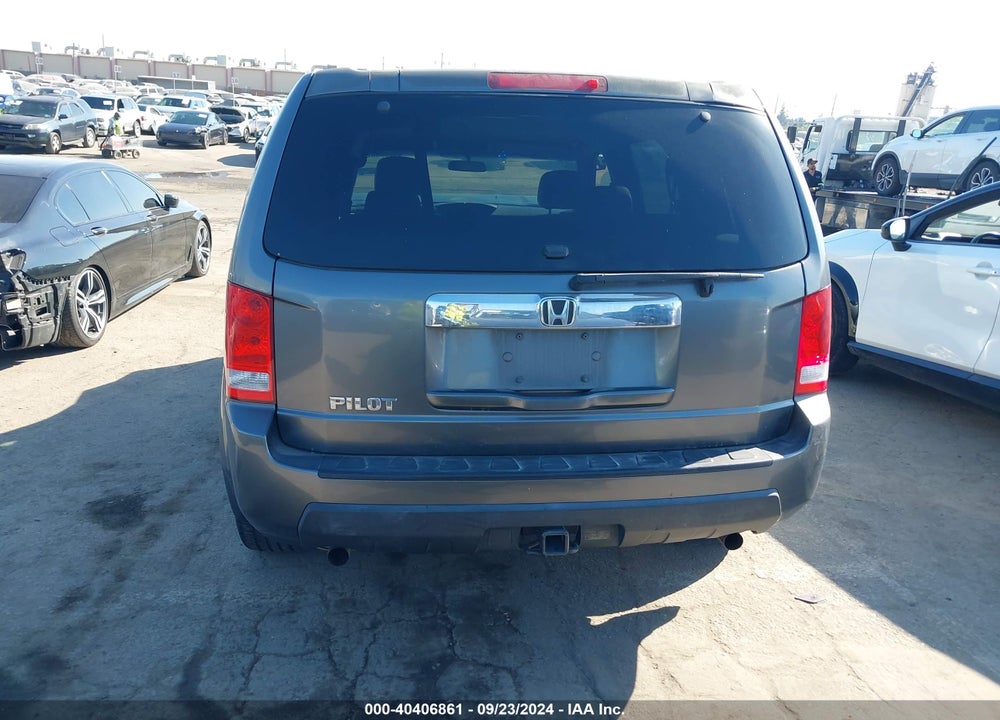 2011 HONDA PILOT LX VIN: 5FNYF3H27BB005063