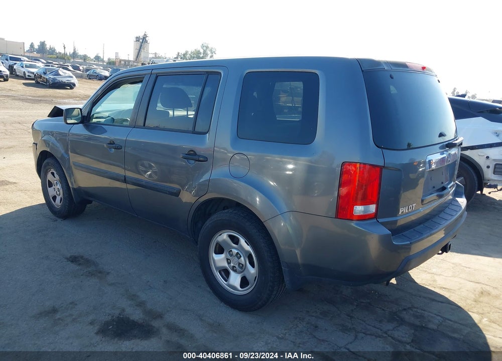 2011 HONDA PILOT LX VIN: 5FNYF3H27BB005063