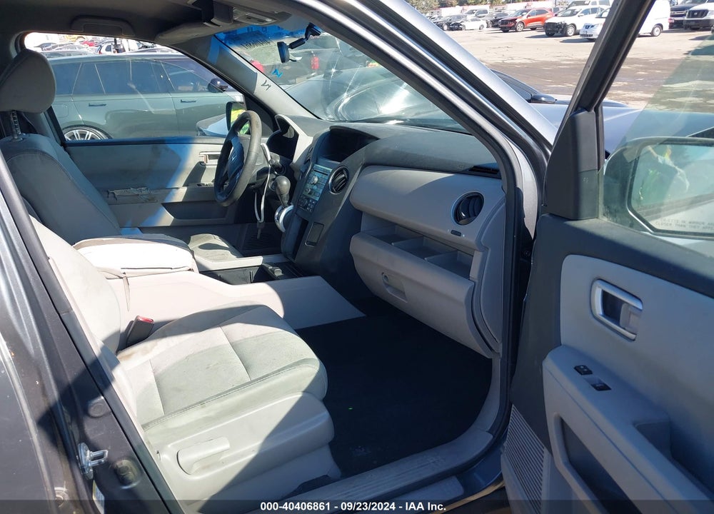 2011 HONDA PILOT LX VIN: 5FNYF3H27BB005063