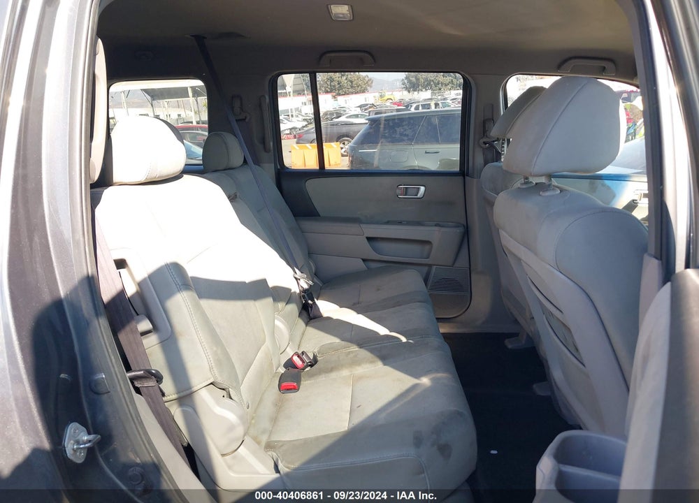 2011 HONDA PILOT LX VIN: 5FNYF3H27BB005063