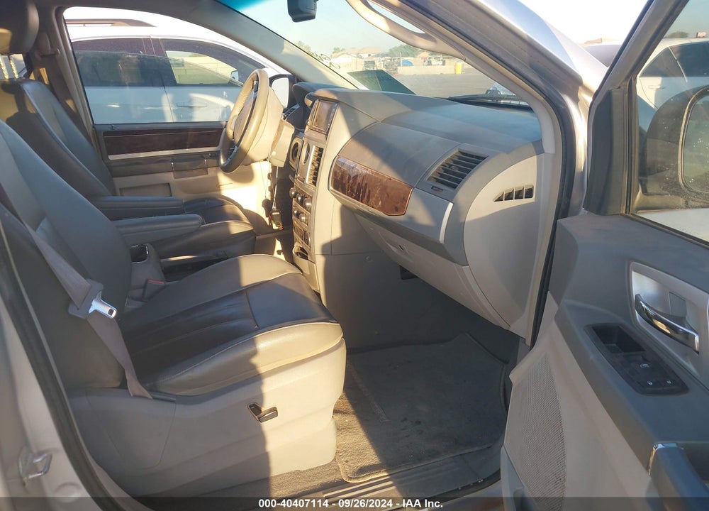 2010 CHRYSLER TOWN & COUNTRY TOURING VIN: 2A4RR5DX7AR126083