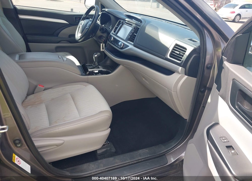 2019 TOYOTA HIGHLANDER LE PLUS VIN: 5TDZZRFH6KS314542
