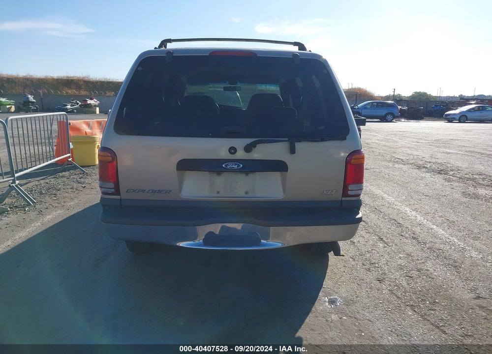2000 FORD EXPLORER XLT VIN: 1FMDU73E3YZA03578