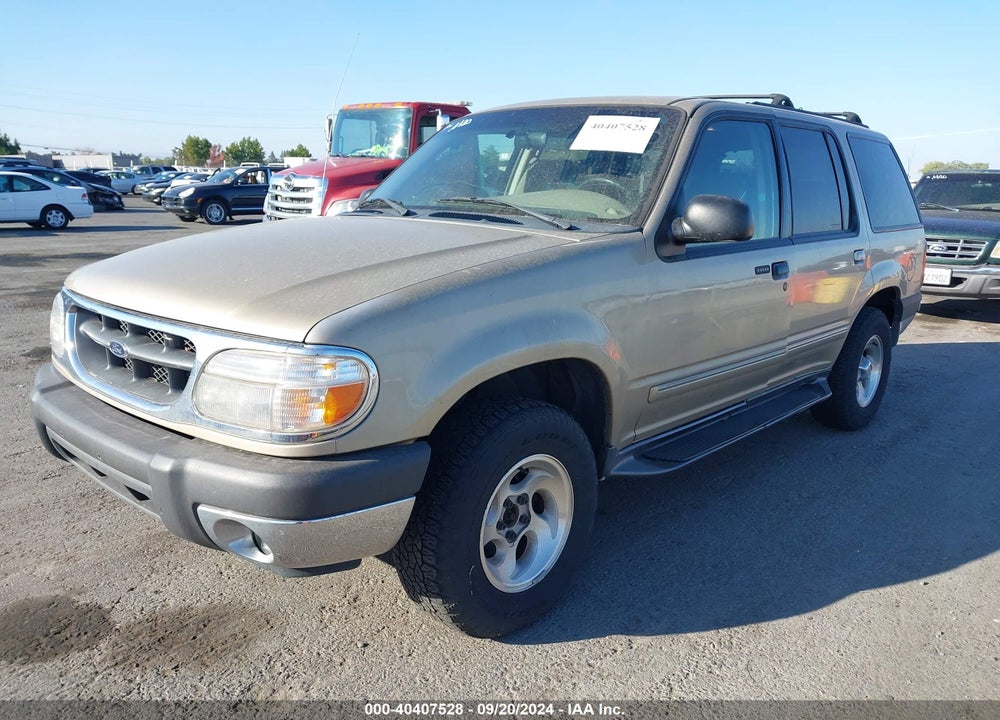 2000 FORD EXPLORER XLT VIN: 1FMDU73E3YZA03578