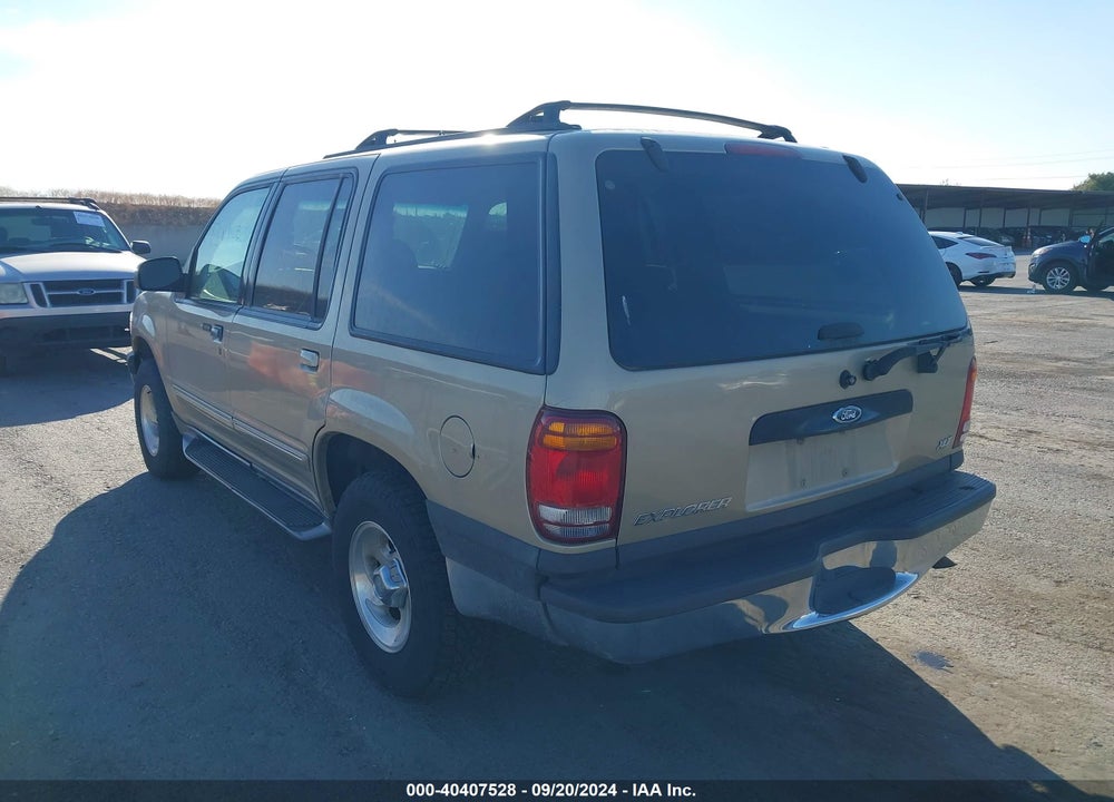 2000 FORD EXPLORER XLT VIN: 1FMDU73E3YZA03578