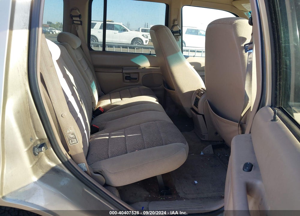 2000 FORD EXPLORER XLT VIN: 1FMDU73E3YZA03578