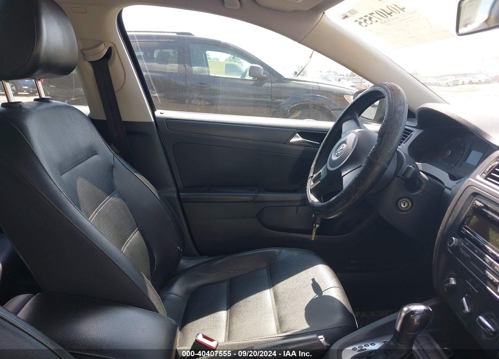 2011 VOLKSWAGEN JETTA 2.5L SE VIN: 3VWDX7AJ8BM305501