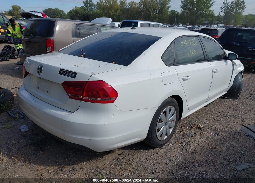 2013 VOLKSWAGEN PASSAT 2.5L S VIN: 1VWAH7A35DC131165