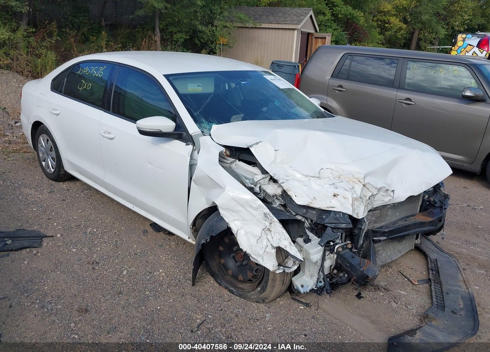 2013 VOLKSWAGEN PASSAT 2.5L S VIN: 1VWAH7A35DC131165