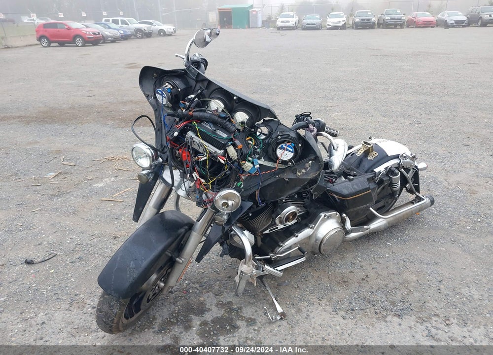 2011 HARLEY-DAVIDSON FLHX VIN: 1HD1KB414BB620529