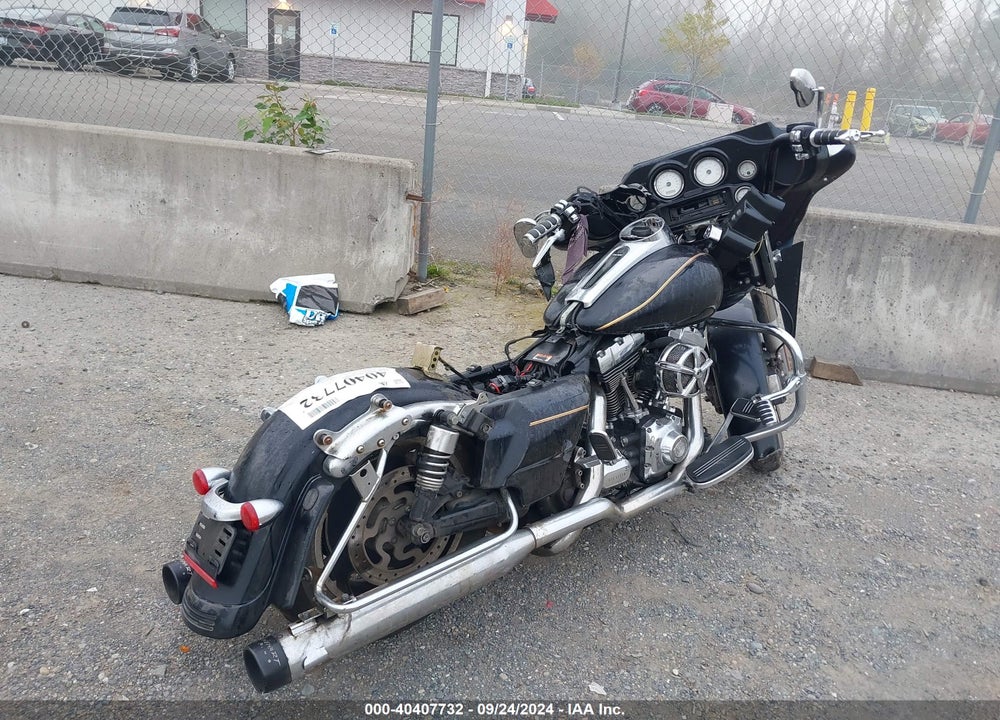 2011 HARLEY-DAVIDSON FLHX VIN: 1HD1KB414BB620529