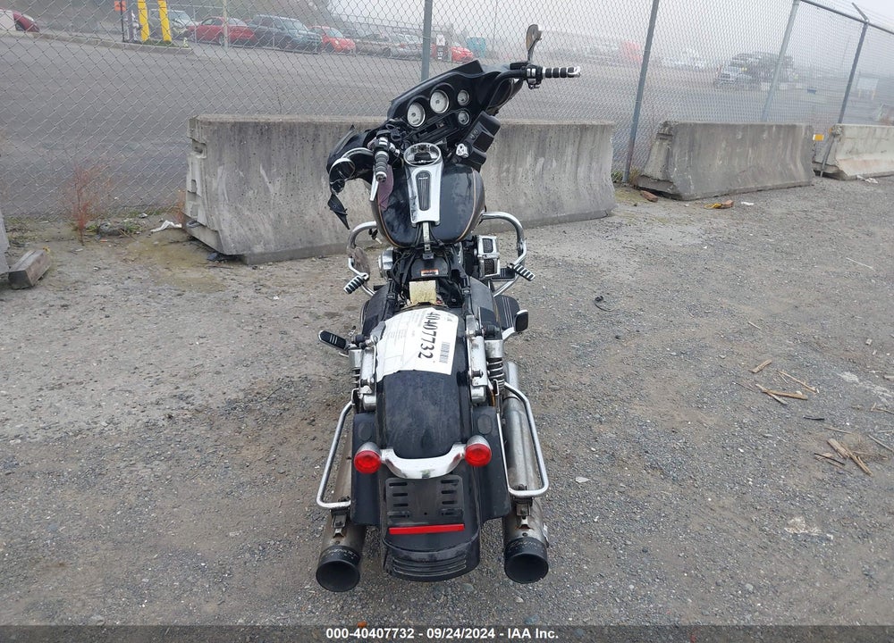 2011 HARLEY-DAVIDSON FLHX VIN: 1HD1KB414BB620529