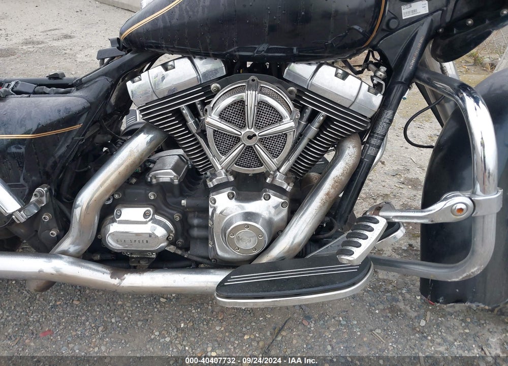 2011 HARLEY-DAVIDSON FLHX VIN: 1HD1KB414BB620529