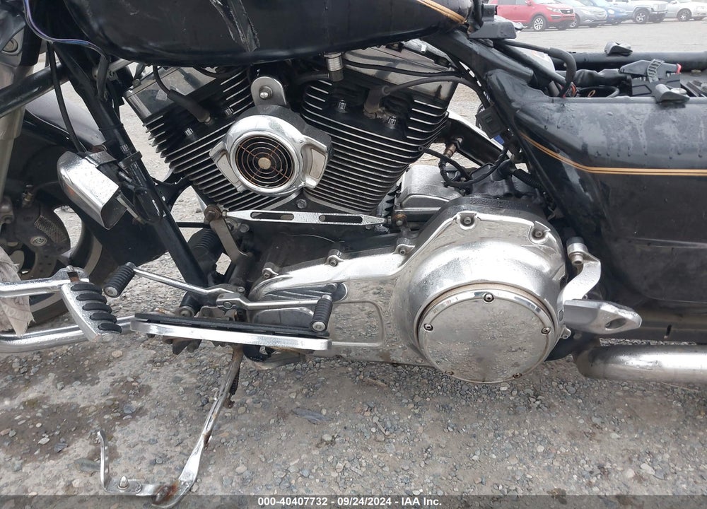 2011 HARLEY-DAVIDSON FLHX VIN: 1HD1KB414BB620529