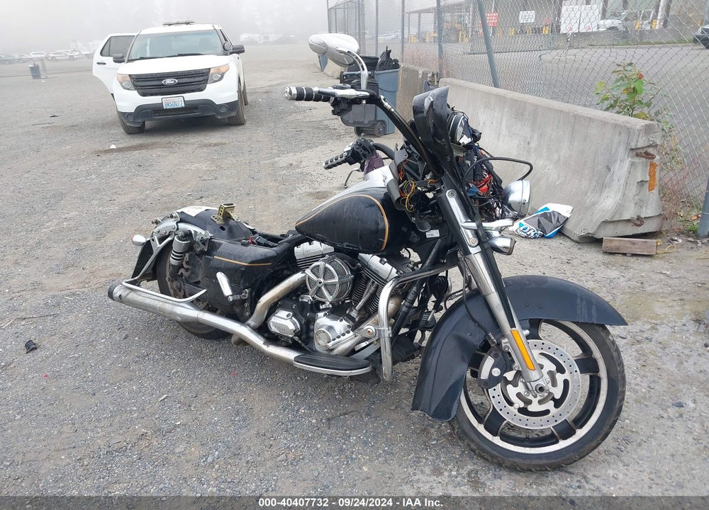 2011 HARLEY-DAVIDSON FLHX VIN: 1HD1KB414BB620529