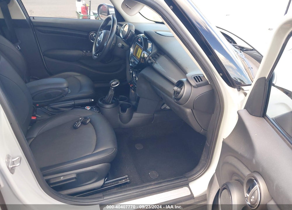2018 MINI HARDTOP COOPER VIN: WMWXU1C59J2F80029