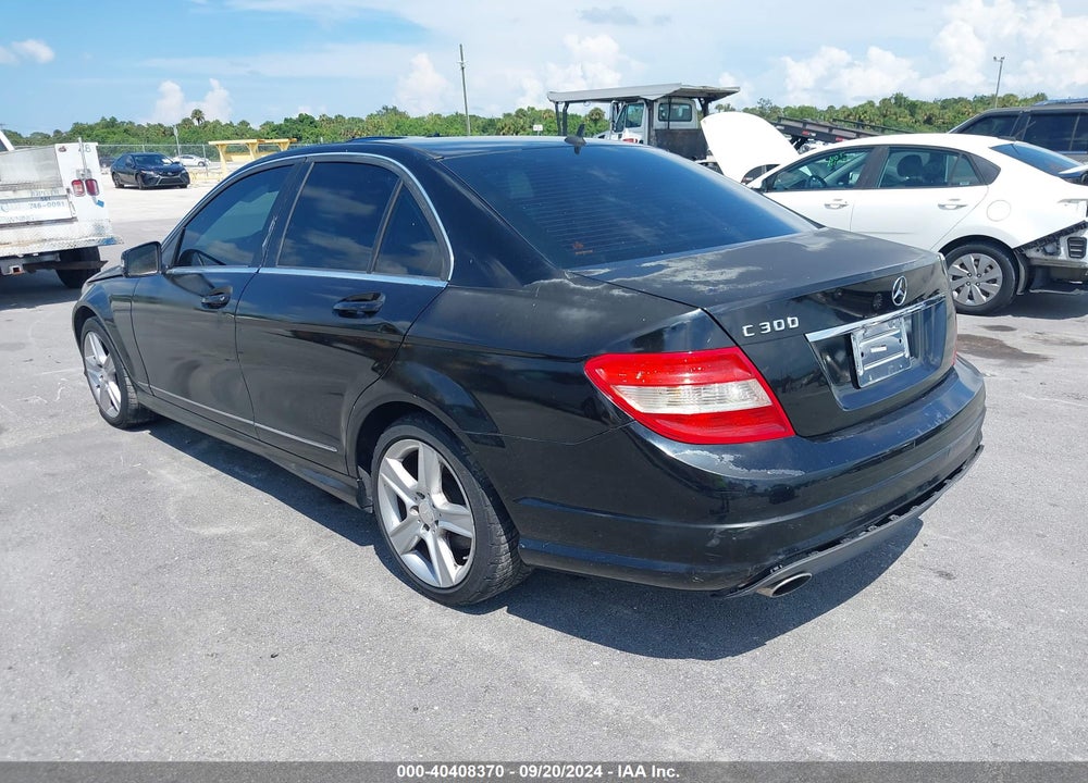 2010 MERCEDES-BENZ C 300 LUXURY/SPORT VIN: WDDGF5EB2AR102228