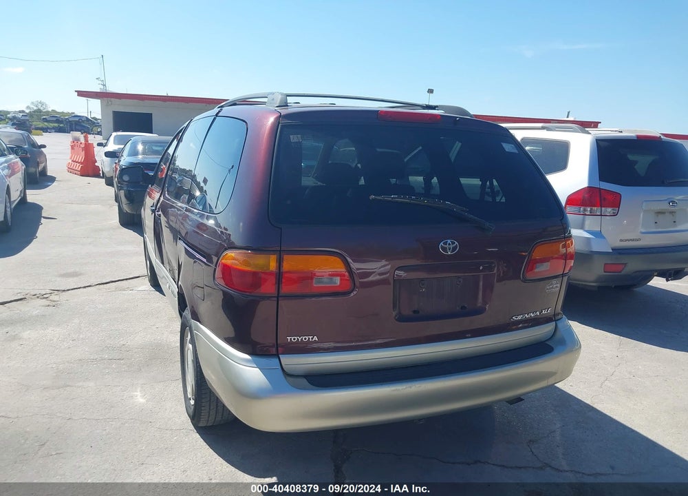 1999 TOYOTA SIENNA XLE VIN: 4T3ZF13C2XU090789