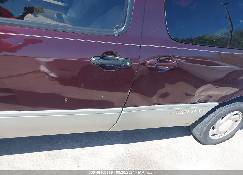 1999 TOYOTA SIENNA XLE VIN: 4T3ZF13C2XU090789