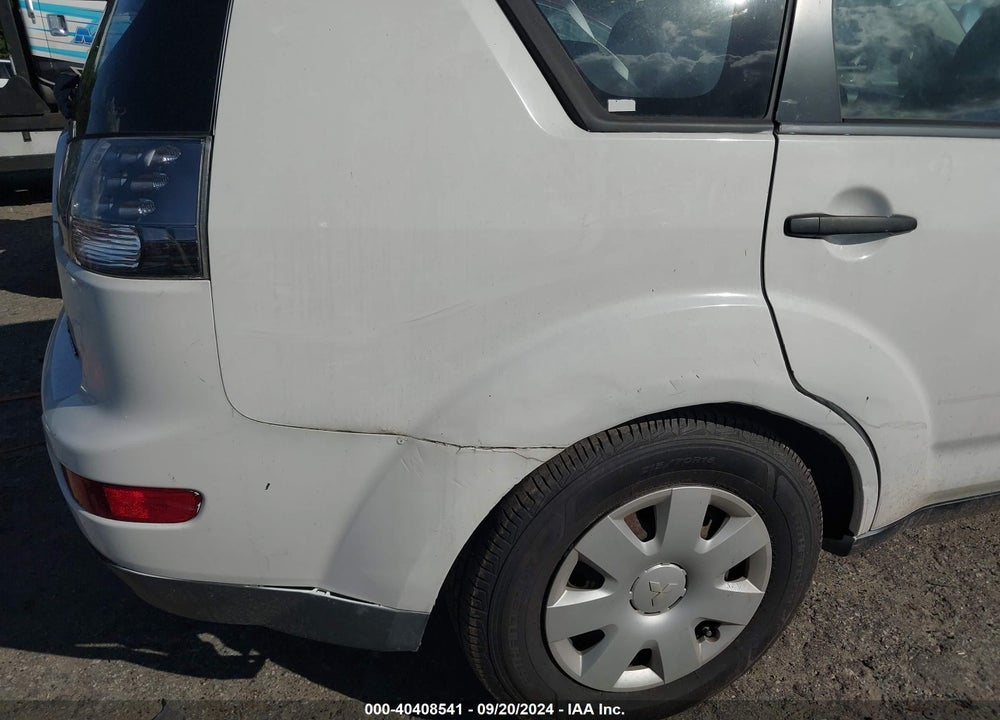 2008 MITSUBISHI OUTLANDER ES VIN: JA4LT21W68Z007085