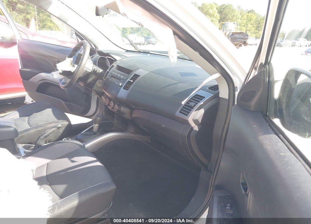 2008 MITSUBISHI OUTLANDER ES VIN: JA4LT21W68Z007085