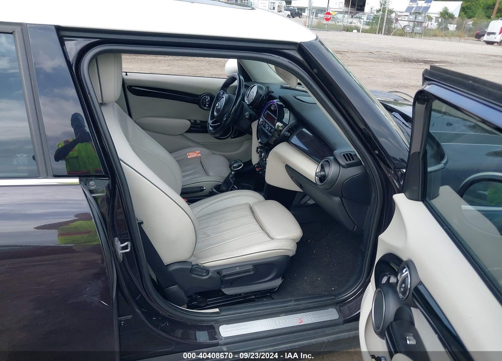 2015 MINI HARDTOP COOPER S VIN: WMWXU3C57F2B56173