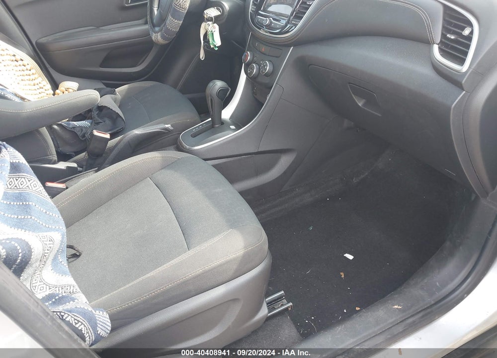 2018 CHEVROLET TRAX LS VIN: KL7CJNSB4JB606930