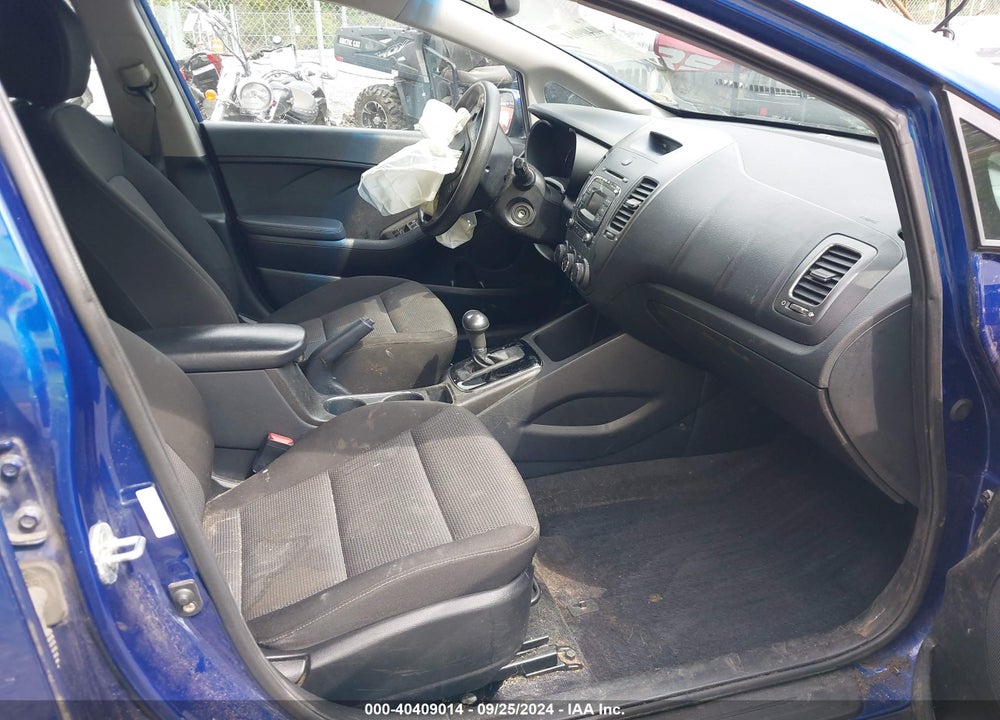 2017 KIA FORTE LX VIN: 3KPFK4A72HE015528
