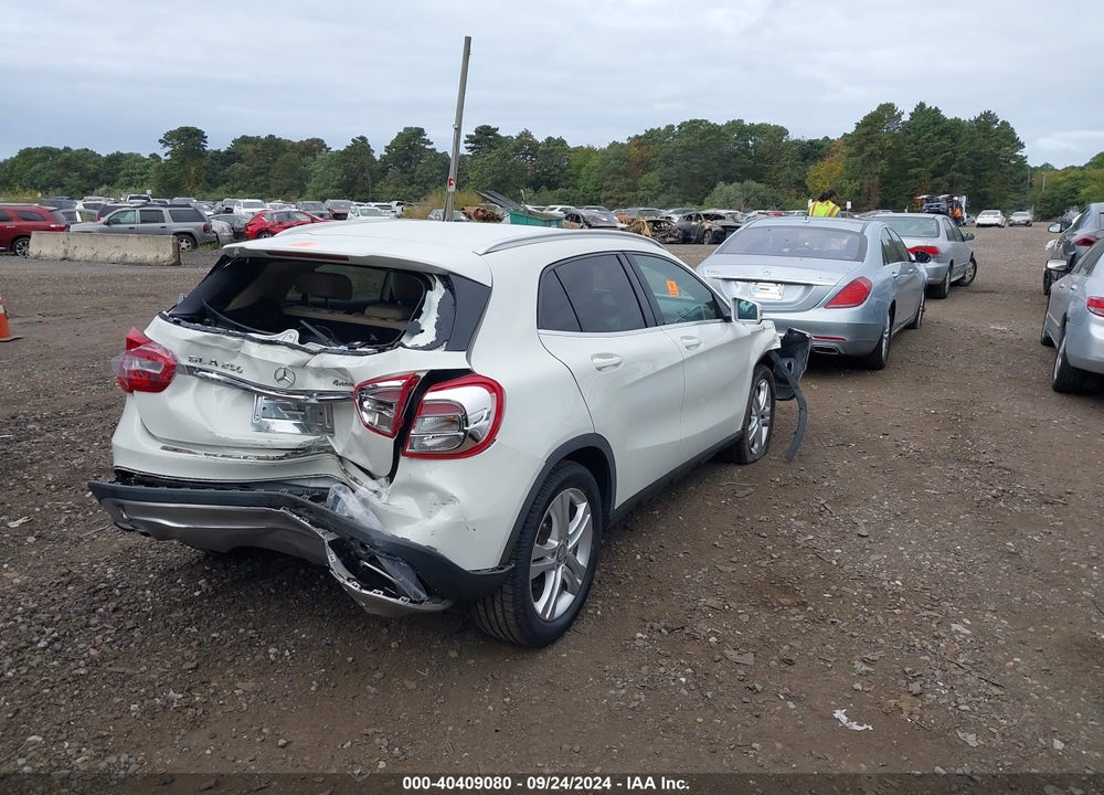 2016 MERCEDES-BENZ GLA 250 4MATIC VIN: WDCTG4GB8GJ215633