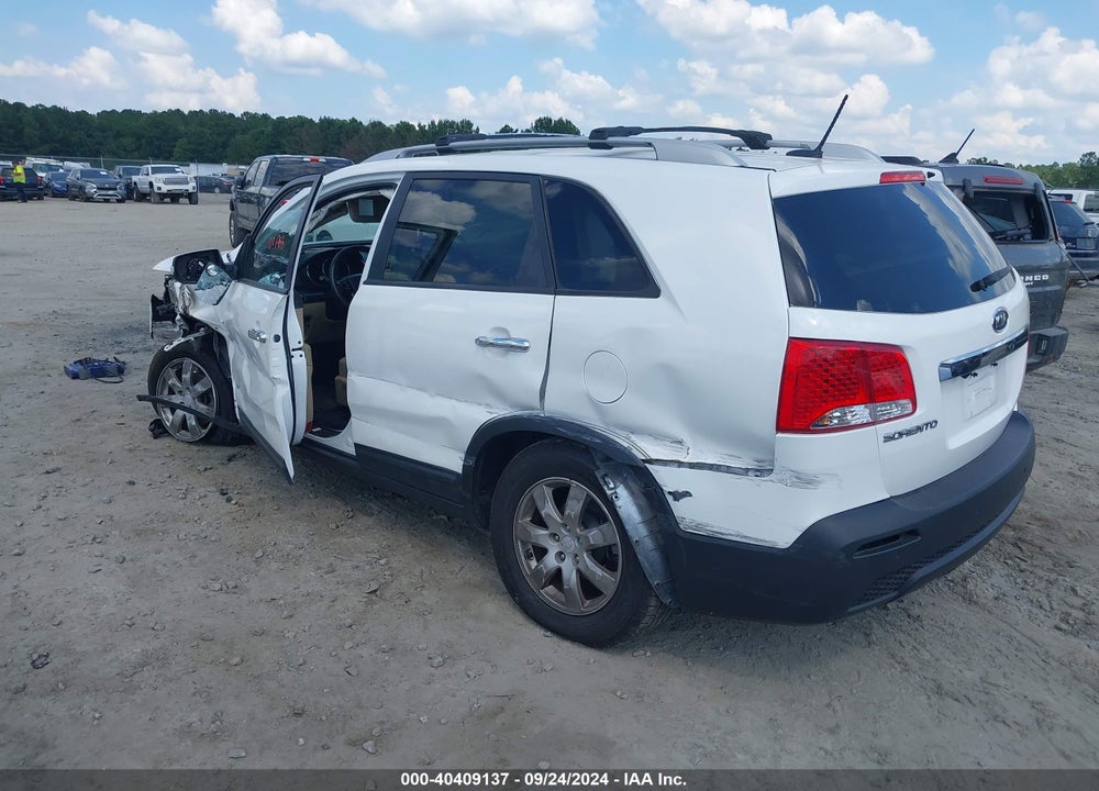 2011 KIA SORENTO LX VIN: 5XYKT4A17BG185045