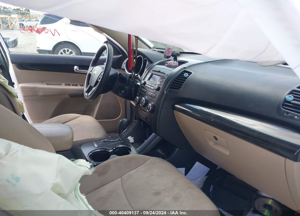 2011 KIA SORENTO LX VIN: 5XYKT4A17BG185045