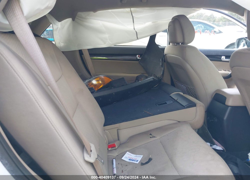 2011 KIA SORENTO LX VIN: 5XYKT4A17BG185045