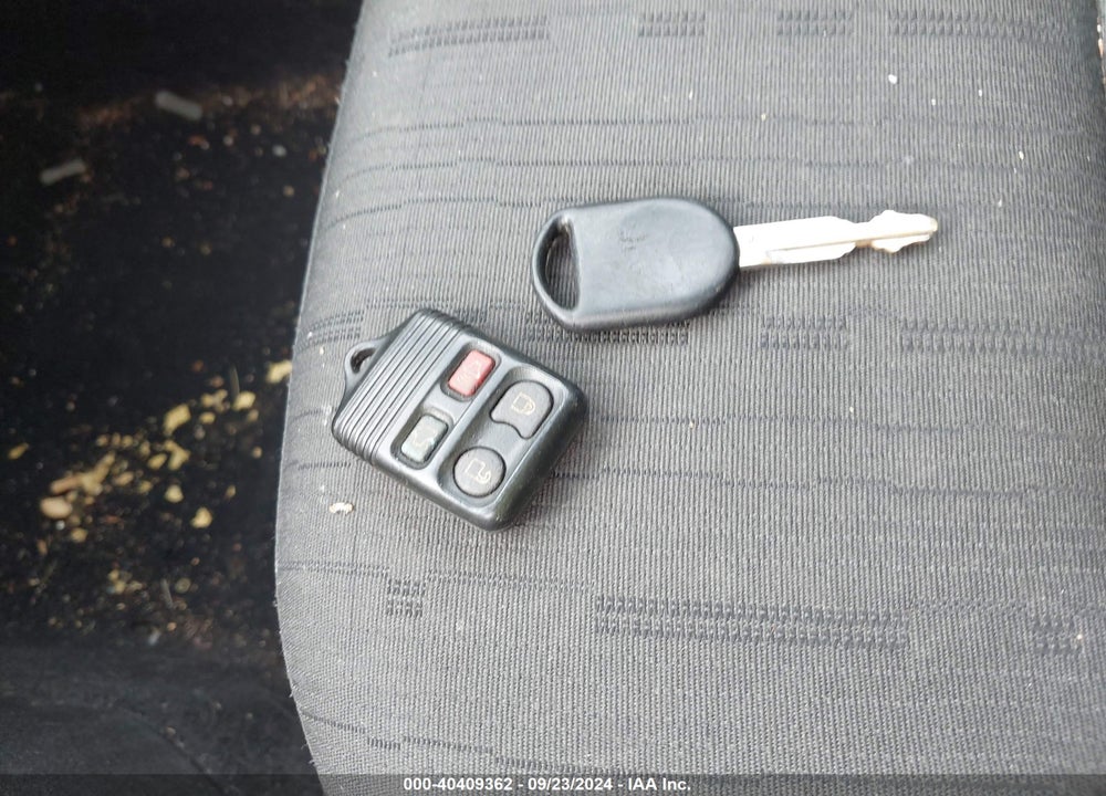 2010 FORD FOCUS SE VIN: 1FAHP3FNXAW228918