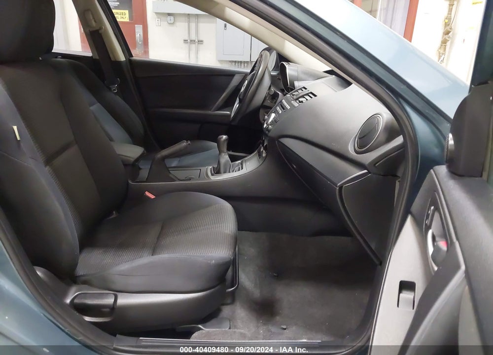 2010 MAZDA 3 I SPORT VIN: JM1BL1SF0A1229331