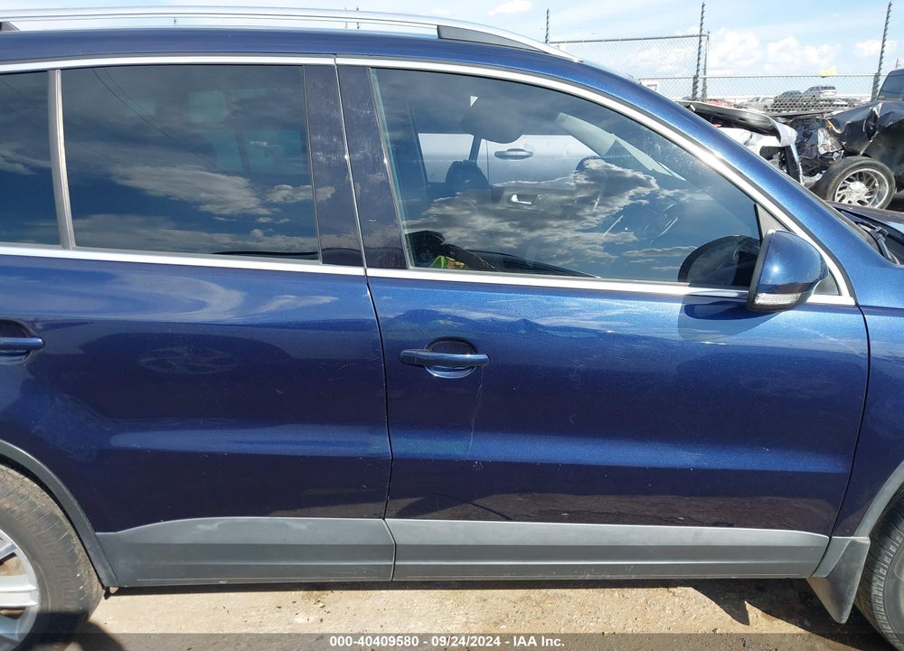 2011 VOLKSWAGEN TIGUAN SE VIN: WVGBV7AX9BW519199