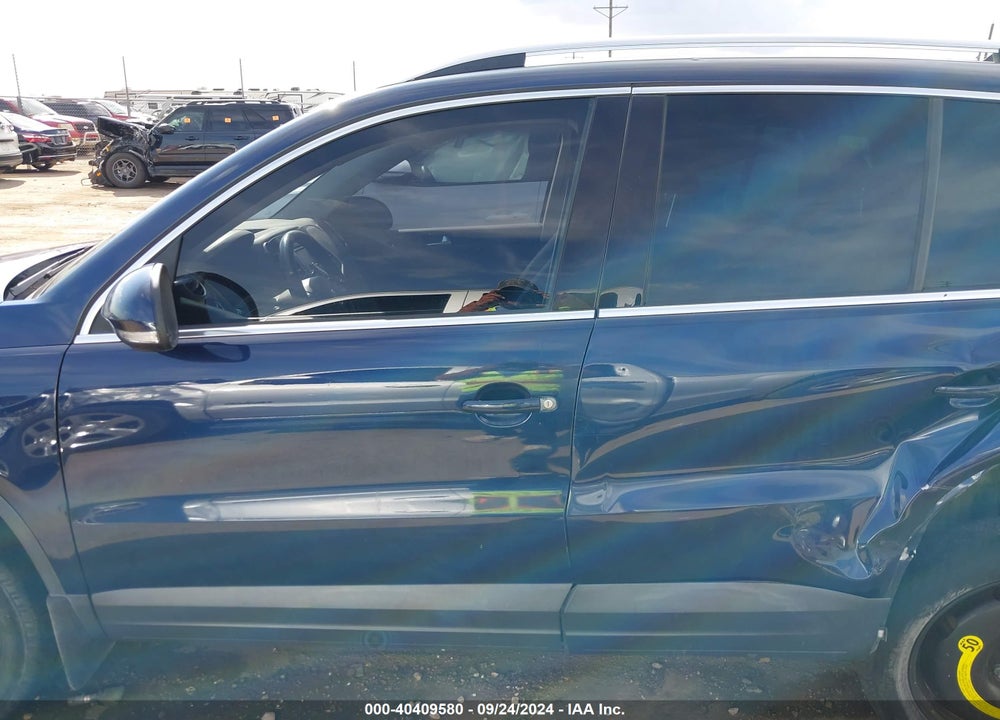 2011 VOLKSWAGEN TIGUAN SE VIN: WVGBV7AX9BW519199