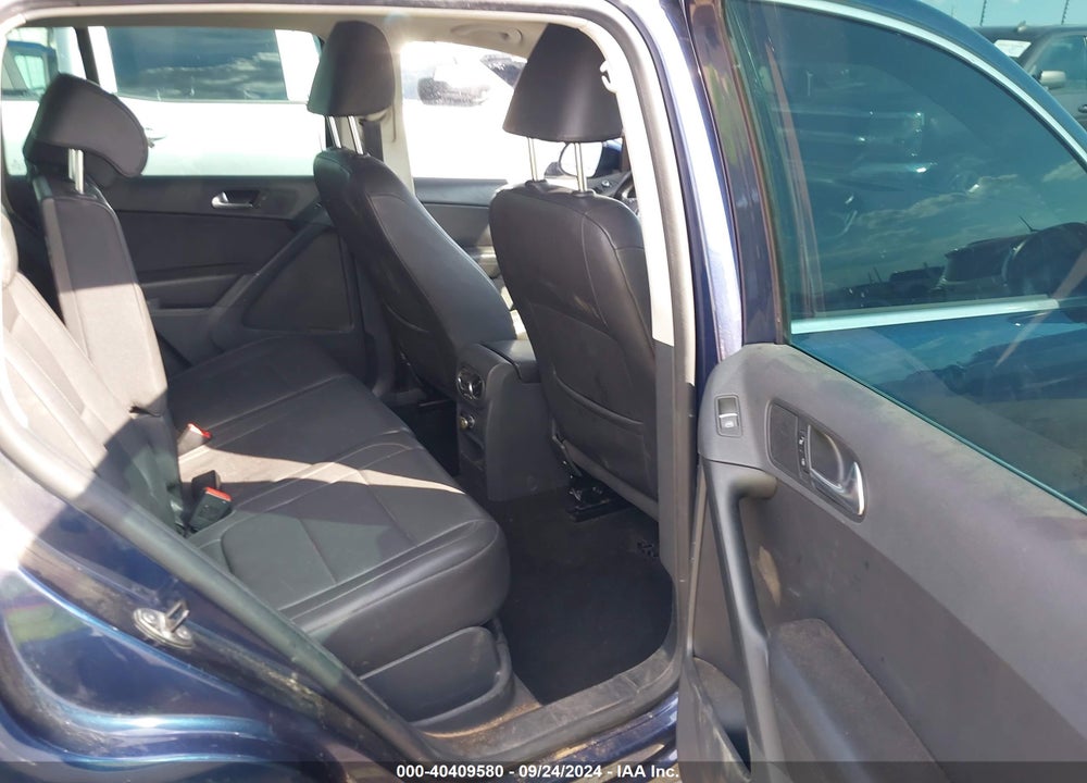 2011 VOLKSWAGEN TIGUAN SE VIN: WVGBV7AX9BW519199