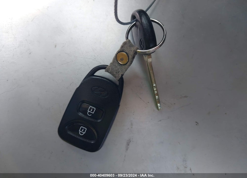 2010 HYUNDAI TUCSON LIMITED VIN: KM8JU3ACXAU103564