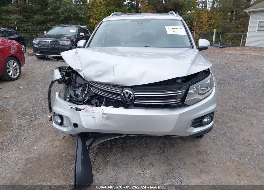 2016 VOLKSWAGEN TIGUAN SE VIN: WVGAV7AX7GW577671