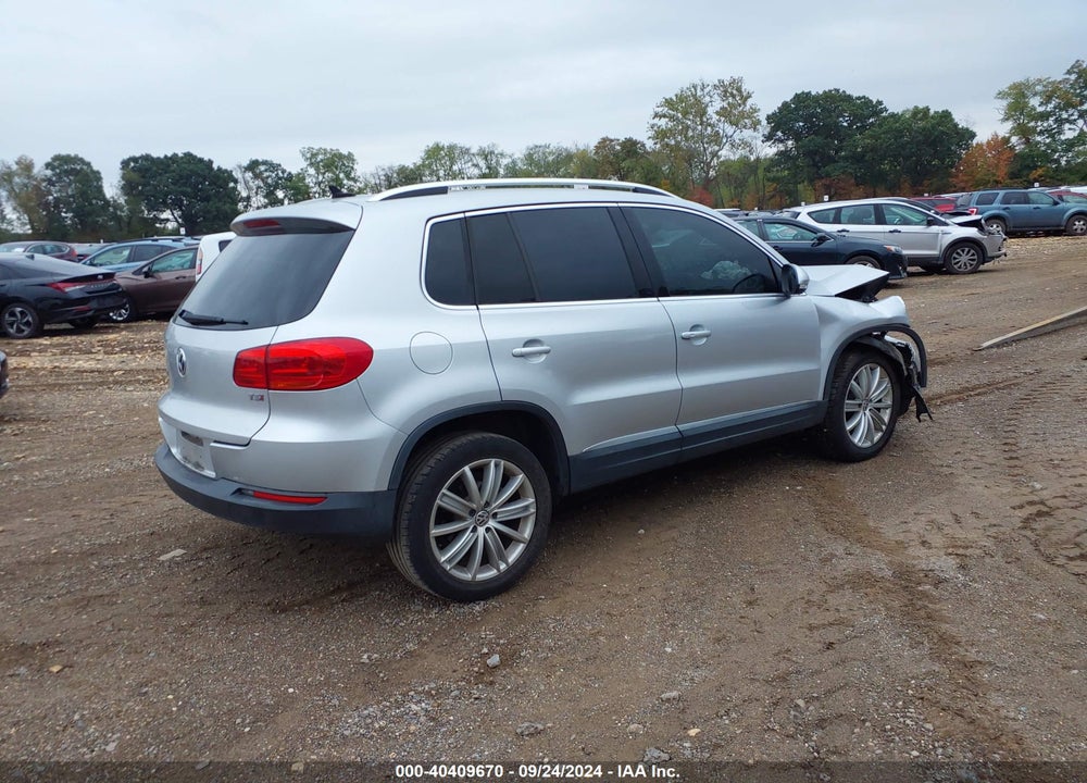 2016 VOLKSWAGEN TIGUAN SE VIN: WVGAV7AX7GW577671