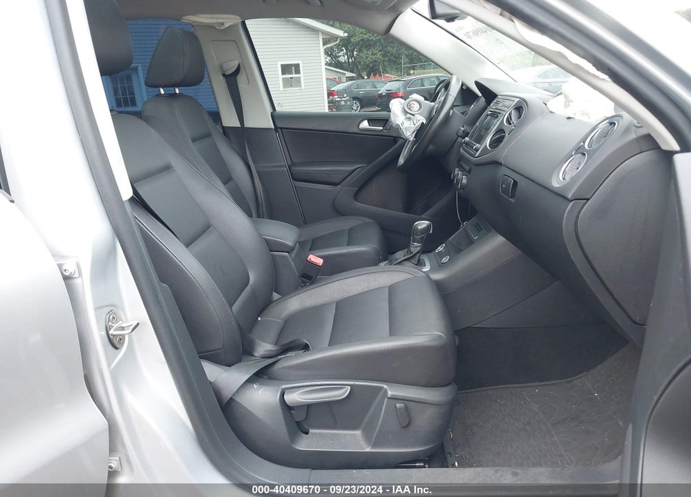 2016 VOLKSWAGEN TIGUAN SE VIN: WVGAV7AX7GW577671