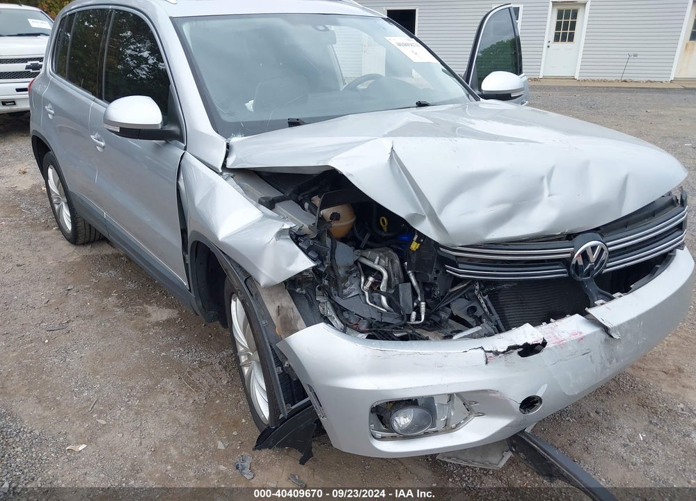 2016 VOLKSWAGEN TIGUAN SE VIN: WVGAV7AX7GW577671