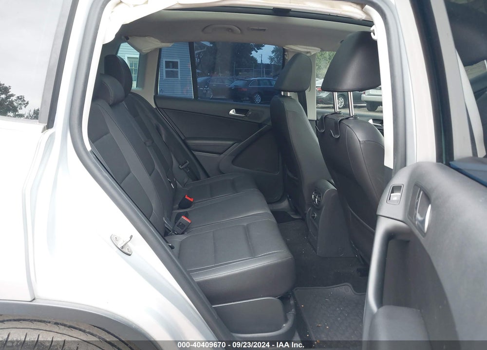 2016 VOLKSWAGEN TIGUAN SE VIN: WVGAV7AX7GW577671