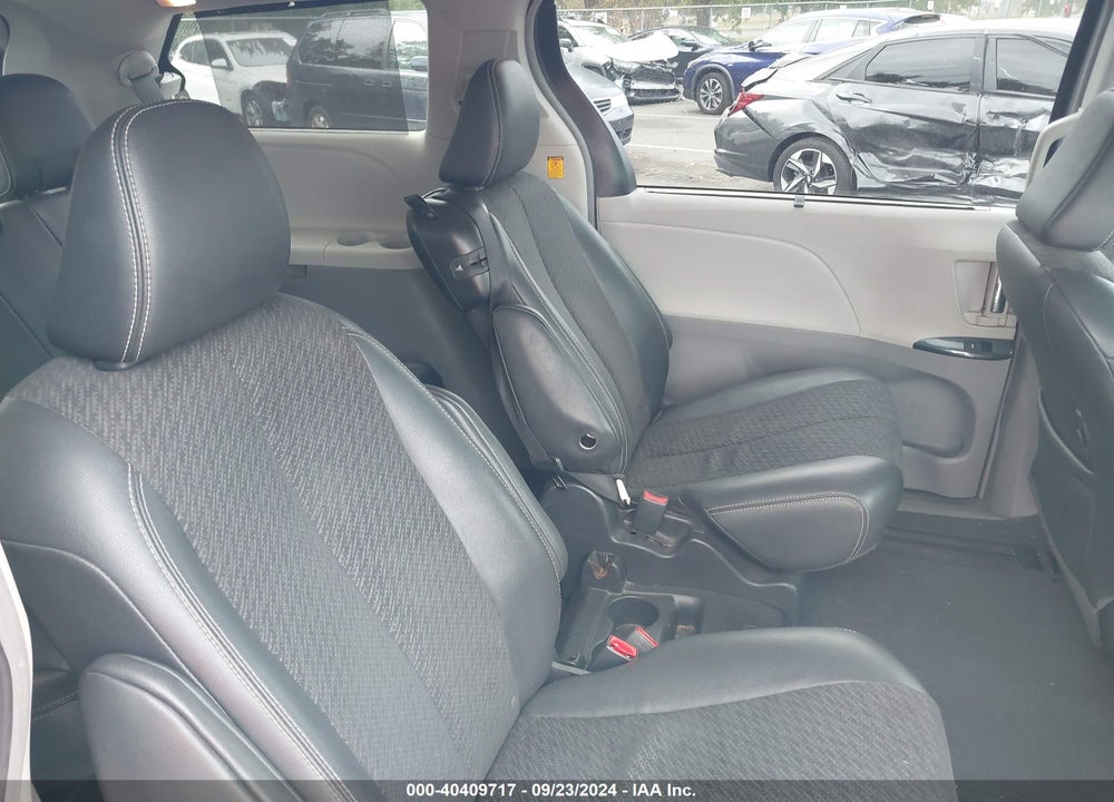 2011 TOYOTA SIENNA SE VIN: 5TDXK3DC5BS053517